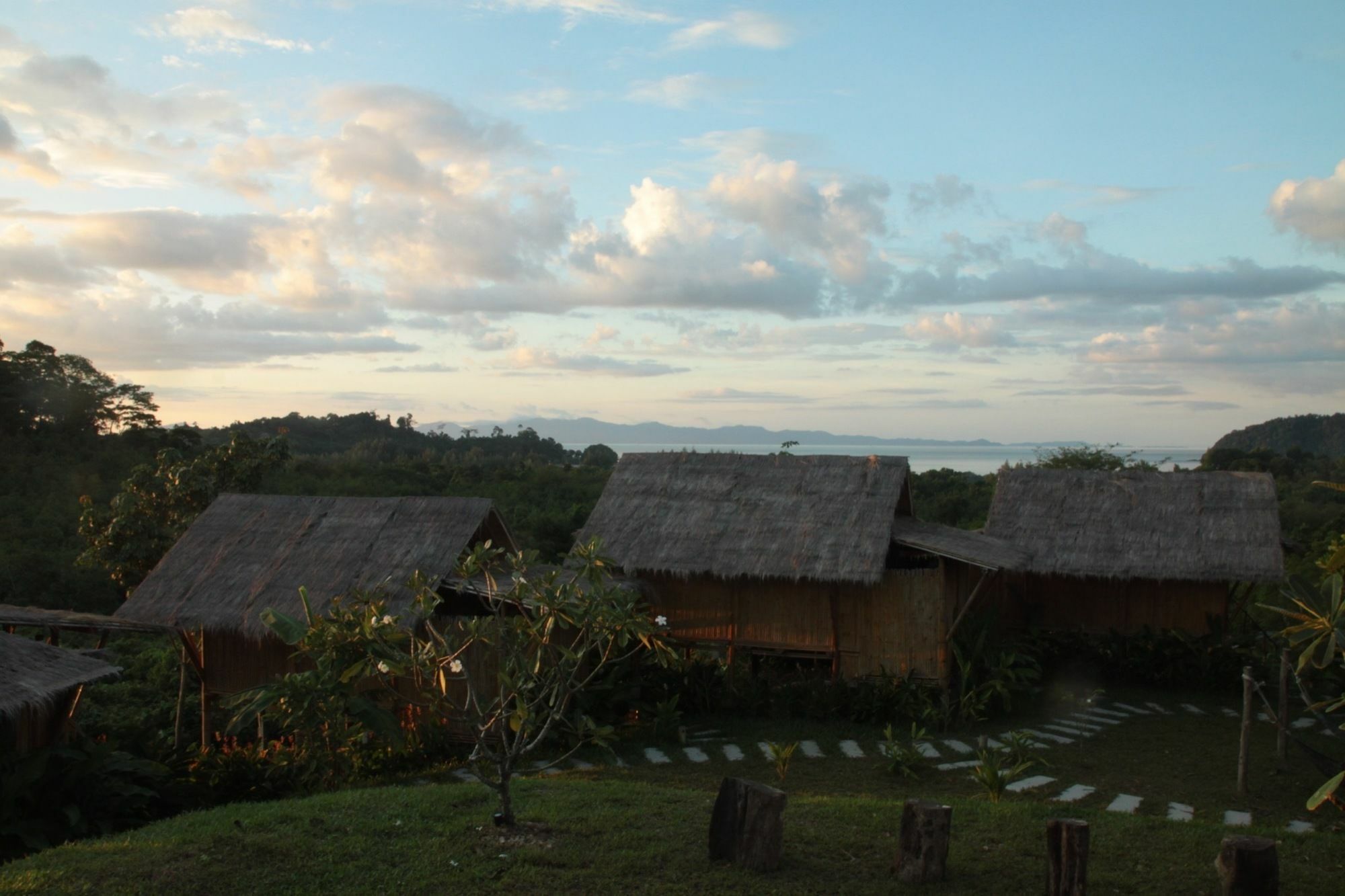 Phuree Hut Villa Koh Phayam Bagian luar foto